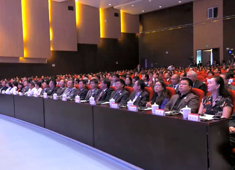 每个妇女，，，，，，，每个儿童启动仪式